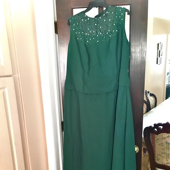 JJs House Dresses Beautiful Emerald Green Beaded Suit Dress Formal